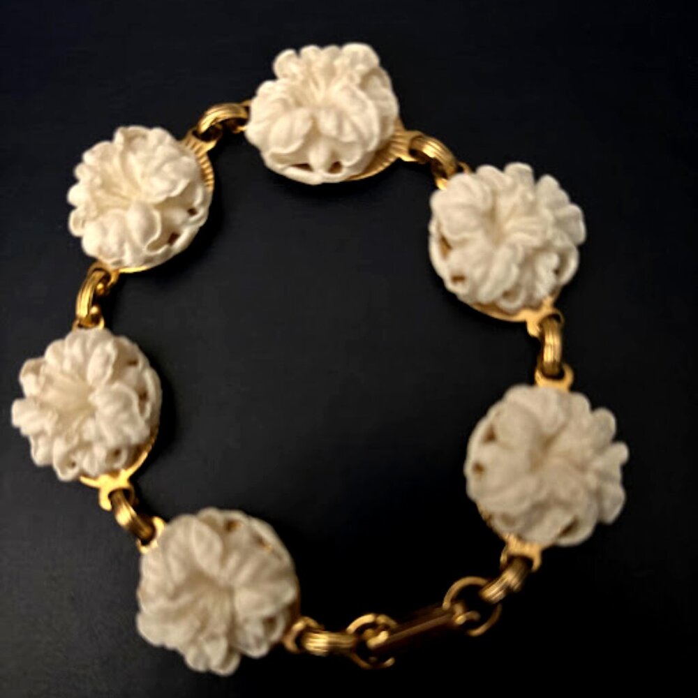 Vintage White Carved Celluloid Flowers Gold Tone Bracelet & pierced earrings